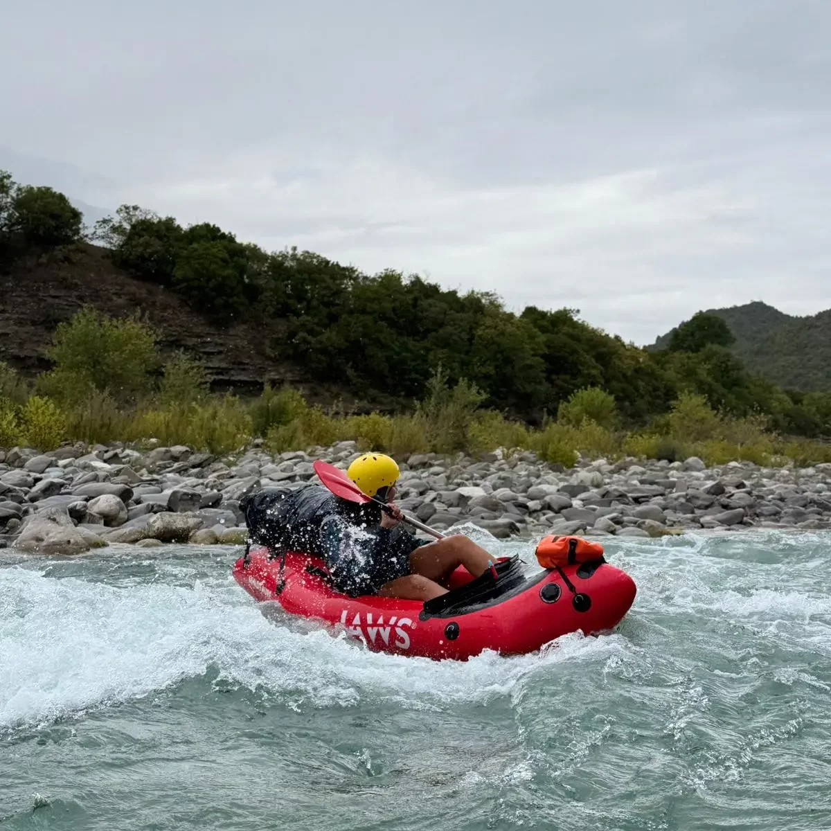 Sortie demi-journée en packraft sur la Nive ou les gaves du Pays Basque et des Pyrénées avec guide diplômé